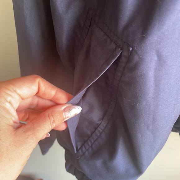 TOMMY HILFIGER || Vintage 90’s Inspired Windbreaker - Picture 6 of 8